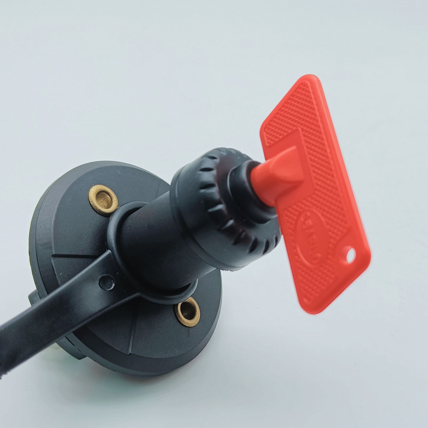 Выключатель массы SeaFlo со съемным ключом, для аккумуляторной батареи (АКБ), 125А, 12 / 24 В (поворотный размыкатель OFF / ON ключ массы аккумулятора для лодки, автомобиля и др. техники)